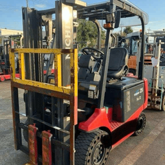 Xe nâng điện cũ ngồi lái 2.5 tấn NYK FB25P-77-300 Đời 2016 (Bình HITACHI 565Ah)