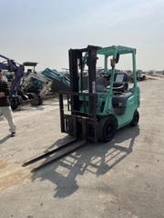 Xe nâng Nhật bãi MITSUBISHI FD15T đời 2011 số tự động