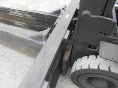 Xe nâng dầu cũ 2 tấn SUMITOMO 11-FD20PVIIHA số tự động bộ kẹp vuông nâng cao 4m đời 2005 - D2J-21026