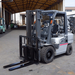Xe nâng dầu 3.5 tấn NISSAN YGL02M35 số sàn cũ Nhật bãi dịch giá chạy lướt 204h - 000792