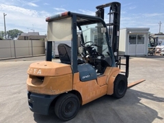 xe nâng cũ toyota 7FD25 2,5 tấn số sàn lốp kép gật gù