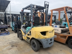Xe nâng dầu 2.5 tấn KOMATSU FD25-16 số tự động cũ Nhật bãi dịch càng - 718426