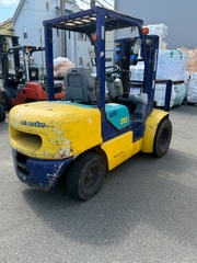 Xe nâng dầu 2,8 tấn KOMATSU FD28-12 số tự động, lốp kép nhập Nhật