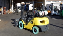 Xe nâng xăng cũ 2.5 tấn KOMATSU FG25T-17 Đời 2014 (Nâng 5m - Giá Rẻ)