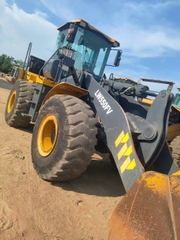 Xe xúc lật cũ gầu 3.6 m3 XCMG LW550FV bản đổ cao cần dài đời 2021
