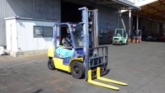 Xe nâng dầu cũ 2.5 tấn KOMATSU FD25T-14 số tự động động cơ 4D94E bộ gật gù nâng cao 4m đời 2001 - 559028