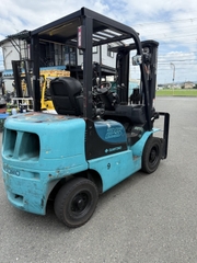 Xe nâng dầu 2,5 tấn SUMITOMO 11-FD25PAXI98D chui container 3 ty 3 lao dịch giá đời 2014