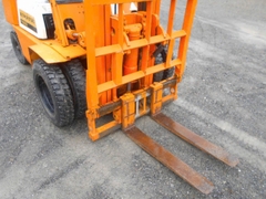 Xe nâng dầu 2.5 tấn KOMATSU FD25-10 số sàn cũ Nhật bãi gật gù lốp kép - 226335