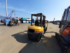 Xe nâng dầu 3 tấn TCM FHD30C3 Chui Container - F130-01424 (Số sàn, dịch giá, nâng 4.8m)