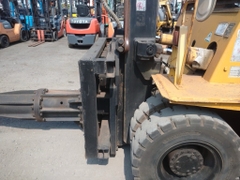 Xe nâng dầu cũ 6 tấn TCM FD60Z7 nâng cao 3m số tự động lắp bộ tháp xô / càng đút cuộn thép - 57805677