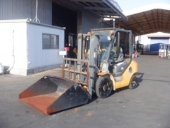 Xe nâng Komatsu Fd25T-17 chui cont gật gù đời 2011 siêu đẹp