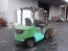 Xe nâng 2,5 tấn kẹp vuông MITSUBISHI FD25T số tự động, nhập Nhật.