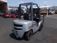 Xe nâng 3 tấn NISSAN NYG1F2A30 Nhật bãi số tự động, gật gù