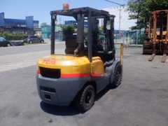 Xe nâng 3,5 tấn TCM FD35T số tự động đời 2012, động cơ QD32