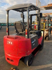 Xe nâng điện cũ ngồi lái 2.5 tấn NYK FB25P-77-300 Đời 2016 (Bình HITACHI 565Ah)