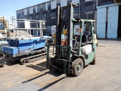Xe nâng dầu 2 tấn Mitsubishi FD20 - Số khung F18B-5105 (Cao 4m, dịch giá)