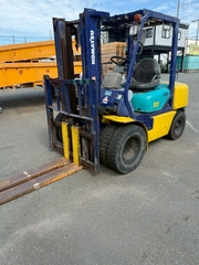 Xe nâng dầu 2,8 tấn KOMATSU FD28-12 số tự động, lốp kép nhập Nhật