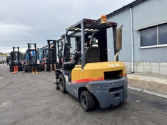Xe nâng dầu 2 tấn TCM FD20T3 cũ Nhật bãi số tự động đời cao - F120-00324