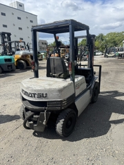 Xe nâng dầu cũ 2 tấn KOMATSU FD20-11 số sàn động cơ Diesel nâng cao 3m đời 1992 giá rẻ - 445630