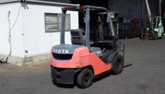 Xe nâng dầu 2.5 tấn TOYOTA 02-8FD25 Số Tự Động Đời 2014 (Siêu Lướt 1.796 Giờ)