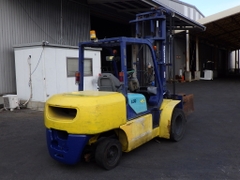 Xe Nâng 4 Tấn Komatsu FD40T-7 Lắp Kẹp Vuông Nhập Nhật – Xe Nâng Nhật Bãi Giá Tốt