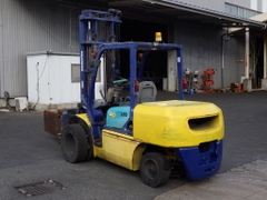 Xe Nâng 4 Tấn Komatsu FD40T-7 Lắp Kẹp Vuông Nhập Nhật – Xe Nâng Nhật Bãi Giá Tốt
