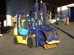 Xe nâng xăng Komatsu FG20C-12 số sàn, kẹp tròn. Xe đẹp, giá rẻ