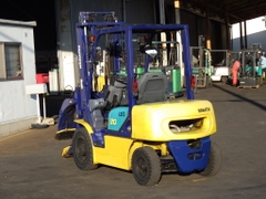 Xe nâng xăng Komatsu FG20C-12 số sàn, kẹp tròn. Xe đẹp, giá rẻ