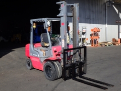 Xe nâng Nhật bãi 2,5 tấn MITSUBISHI FD25T số tự động, dịch giá đời 2012 cực đẹp