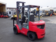 Xe nâng Nhật bãi 2,5 tấn MITSUBISHI FD25T số tự động, gật gù, lốp kép  đời 2015 cực đẹp