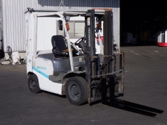 Xe nâng Nhật bãi UNICARRIERS FHD25T3A đời 2014 Dịch giá, động cơ QD32