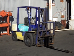 Xe nâng Komatsu FD30C-12 số sàn, gật gù, lốp kép Nhập Nhật