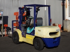 Xe nâng Komatsu FD30C-12 số sàn, gật gù, lốp kép Nhập Nhật