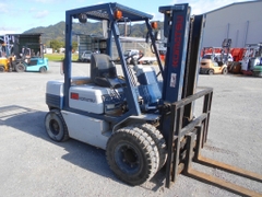 Xe nâng 2,5 tấn Komatsu FD25-11 số sàn, dịch giá Nhật bãi. Xe đẹp, giá rẻ