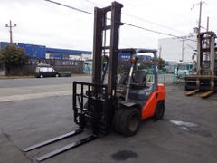 Xe nâng dầu 3 tấn TOYOTA 8FD30 số tự động – Nâng cao 5m, gật gù, lốp kép, động cơ 3Z siêu bền – Nhập khẩu từ Nhật Bản