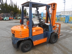 Xe nâng dầu 2,5 tấn TOYOTA 5FD25 số sàn – Gật gù, lốp kép, nâng cao 3.5m – Nhập khẩu Nhật Bản