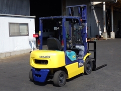 Xe nâng dầu 2 tấn Komatsu FD20T-12 số tự động, gật gù, nâng cao 4m – Nhập khẩu Nhật Bản