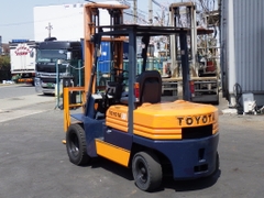 Xe nâng dầu 3 tấn TOYOTA 5FD30 số sàn, gật gù, lốp kép, nâng cao 4m – Nhập khẩu từ Nhật Bản cực đẹp