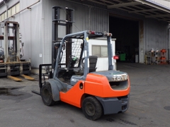 Xe nâng dầu 3 tấn TOYOTA 8FD30 số tự động – Nâng cao 5m, gật gù, lốp kép, động cơ 3Z siêu bền – Nhập khẩu từ Nhật Bản