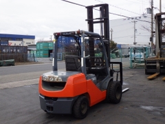 Xe nâng dầu 3 tấn TOYOTA 8FD30 số tự động – Nâng cao 5m, gật gù, lốp kép, động cơ 3Z siêu bền – Nhập khẩu từ Nhật Bản