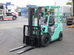 Xe nâng dầu 2,5 tấn MITSUBISHI FDE25T số tự động dịch giá đời 2015 siêu lướt