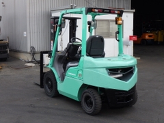 Xe nâng dầu 2,5 tấn MITSUBISHI FDE25T số tự động dịch giá đời 2015 siêu lướt