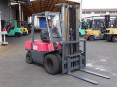 Xe nâng dầu 2,5 tấn NISSAN FJ02M25 Số sàn nâng cao 5 m giá rẻ