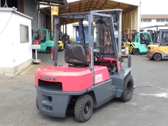 Xe nâng dầu 2,5 tấn NISSAN FJ02M25 Số sàn nâng cao 5 m giá rẻ