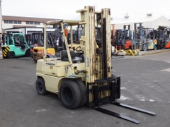 Xe nâng dầu 2,5 tấn MITSUBISHI  FD25 số sàn nâng cao 5m, giá rẻ