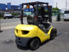 Xe nâng dầu 2,5 tấn KOMATSU FD25T-17 chui container nâng cao 4,3m mâm xoay đời 2014