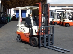 Xe nâng dầu 1,5 tấn NISSAN F1F1A15 Số tự động, dịch giá nâng cao 3,5 m đời 2011
