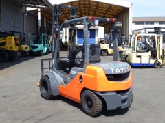 Xe nâng dầu 2,5 tấn TOYOTA 52-8FD25 số tự động gật gù động cơ 3Z