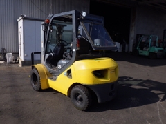 Xe nâng dầu 2,5 tấn KOMATSU FD25T-17 số tự động dịch giá, lốp kép đời 2015