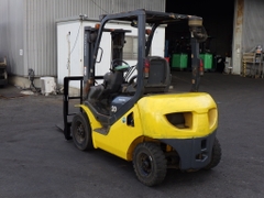 Xe nâng dầu 2 tấn KOMATSU FD20T-17 số tự động, gật gù, đời 2012